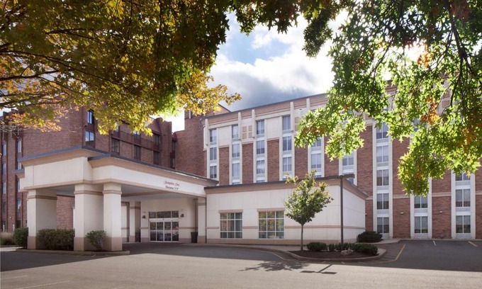 Cedar Knolls Hotel | Hampton Inn Parsippany