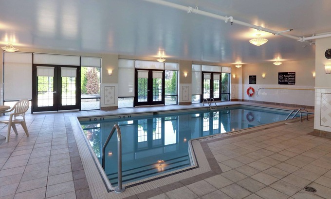 Laval Hotel | Hampton Inn & Suites by Hilton Laval