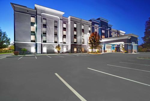 Eastside Hotel | Hampton Inn & Suites by Hilton Syracuse Dewitt