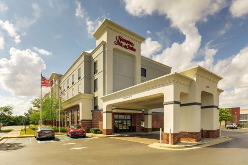West Newton Hotel | Hampton Inn & Suites Indianapolis-Airport