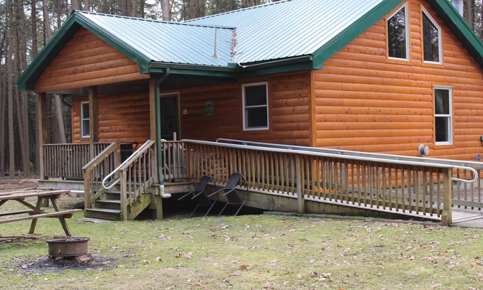 Clarington Cabin | Handicap Cabin with hot tub