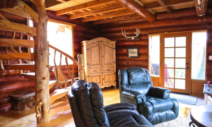 Otter Point House | Handsome Dan's at Otter Point