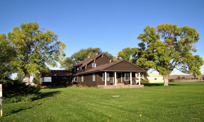 Lincoln County House | Hanging H Lodge in Sutherland, NE