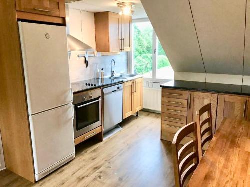 Larbro Apartment | Hangvar Skola, Slöjdsalen