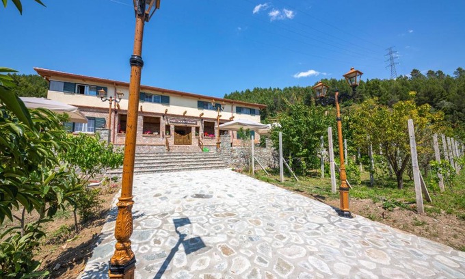 Elbasan County Bed & Breakfast | Hani i Taulant Shahinit