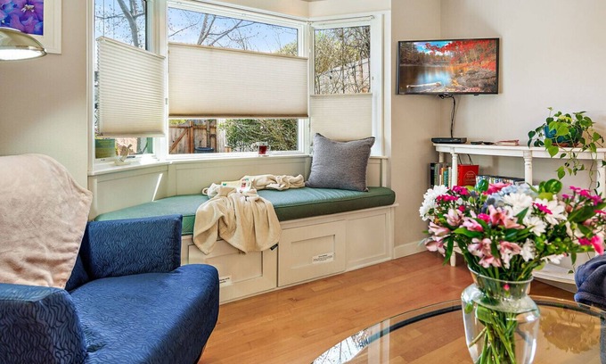 Historic Railroad District House | Hanna's House | 1 block to downtown!