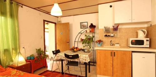 Ein Tamar Cabin | Hapinukim Shel Rozi