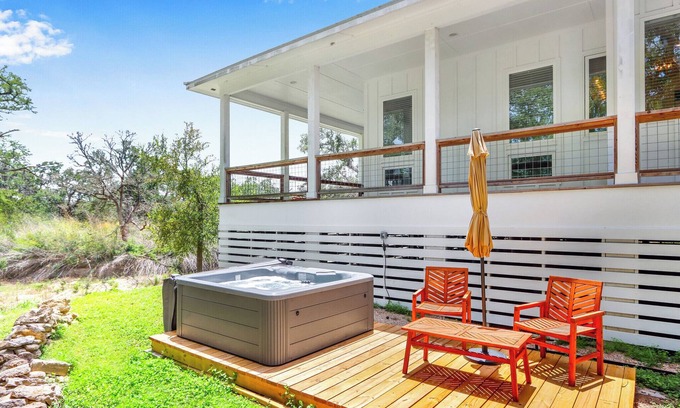 Blanco House | Happiness Ranch - Oak Tree House | Elegant 2/2 with Water Views