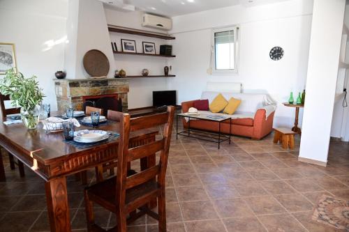 Pella Region House | Happinies apartments 2