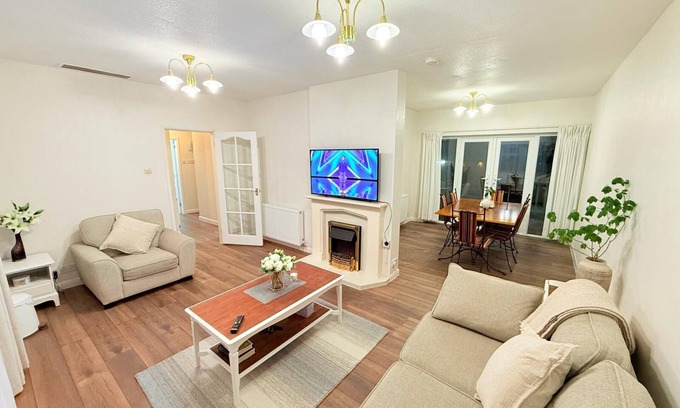 Coventry House | Happy Day in Coventry Next to the University of Warwick