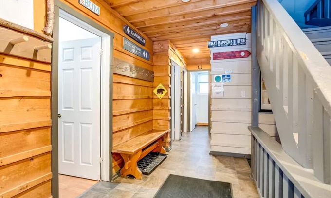 The Blue Mountains Cabin | "Happy Daze"-Big Space, Near Blue Mountain Village + Lots of fun