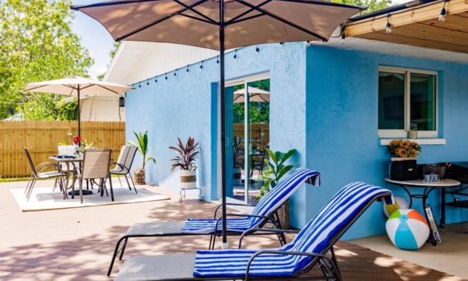Venice Groves House | HAPPY FUN BLUE HOUSE for 8 people kids, pets friendly, 3 miles from the beach🏖️