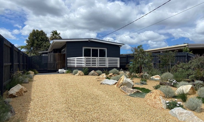 Rosebud House | Happy Ground Rosebud - Quiet Street - Only 800 metres from beach!