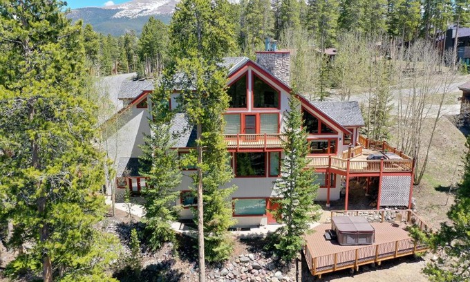 Breckenridge House | Happy Trails Lodge