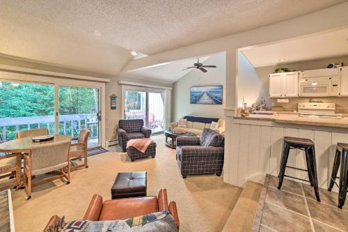 Harbor Springs Apartment | Harbor Springs Condo with Fireplace Near Skiing!