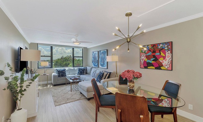 Siesta Key Condo | Harbor Towers 1BD with washer & dryer in unit!