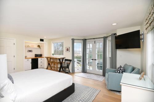 York Apartment | Harbor View Cozy Retreat for 2