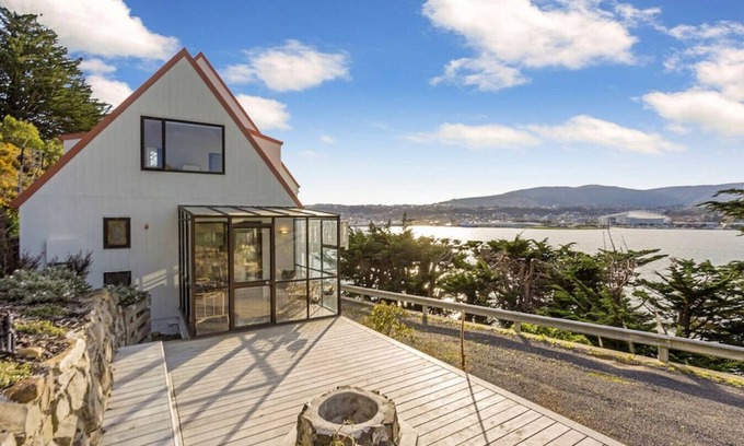 Dunedin House | Harbour Views- Gateway to the peninsula