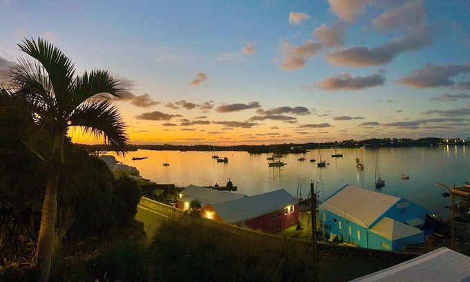 St. George's Apartment | Harbour views, luxury 1 bed Apt within walking distance to St George's Old Town