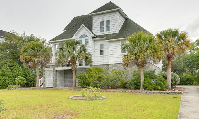 Harkers Island Villa | Harkers Island Vacation Rental with Pool Table!