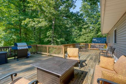 Kabletown House | Harpers Ferry Cabin - Walk to Private Lake!