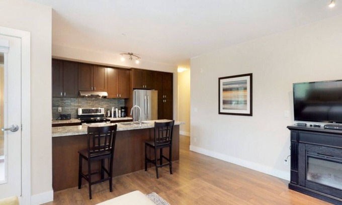 Harrison Hot Springs House | Harrison Lake View Suites: Three Bedroom Grand Suite with MountainView (1)