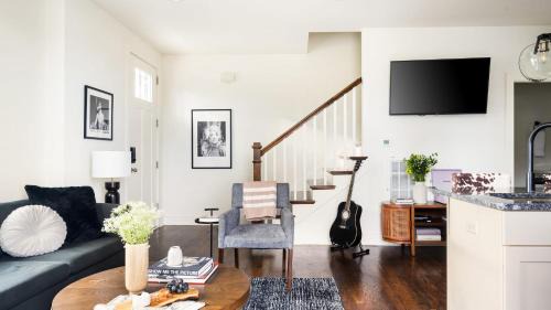 Chestnut Hill House | Hart Suite Buyout 3 by AvantStay Two Town House Buyout w Modern Amenities in Nashville