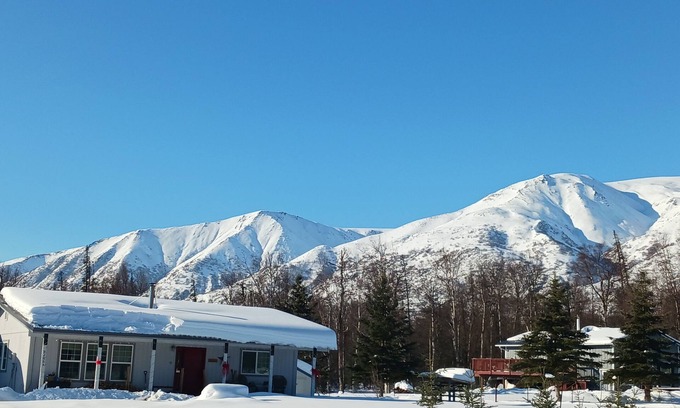 Fishhook Cottage | Hatcher Pass retreat for you and your four legged friends!