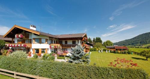 Ruhpolding Apartment | Haus Jäger Ferienwohnungen mit Indoor-Pool inkl. Chiemgaukarte