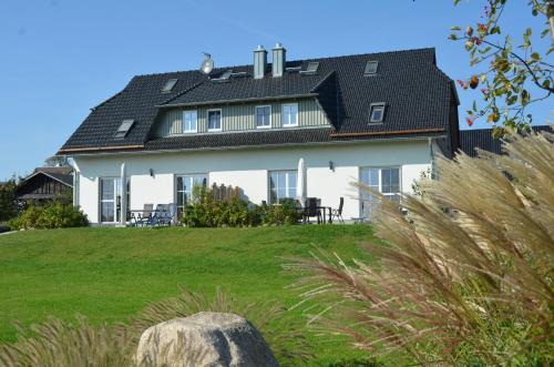 Middelhagen Apartment | Haus Mönchgut - Haushälfte 2 "Findling"