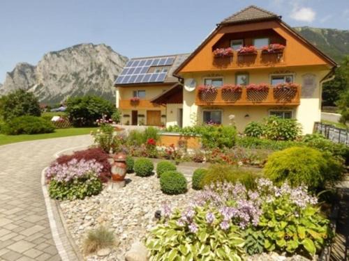 Tragoß-Sankt Katharein Apartment | HAUS RUSSOLD - FEWO11 mit Balkon in entspannter Atmosphäre - GRÜNER SEE