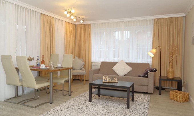 Westerland Apartment | Haus Sarah 2 is located directly on the beach in the heart of Westerland. The beach crossing to Westerland's central beach is about 200 meters away. The house has 8 modern and comfortably furnished vacation apartments for.