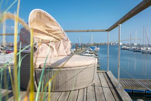 Burgstaaken Boat Rental | Hausboot Bosse