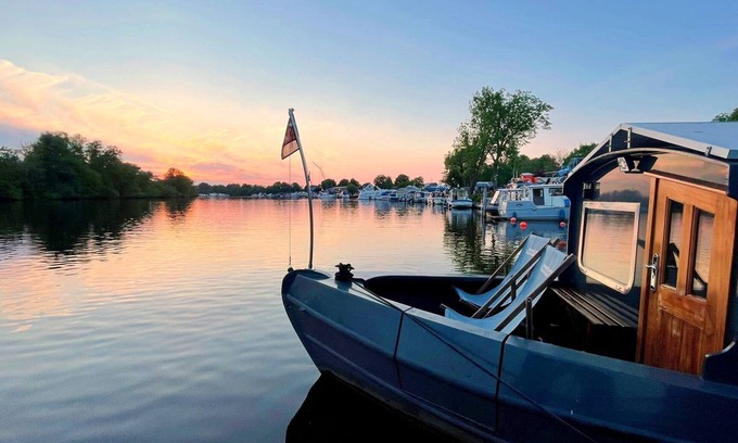 Tatenberg Boat Rental | Hausboot "lütje" - Urlaub auf dem Wasser