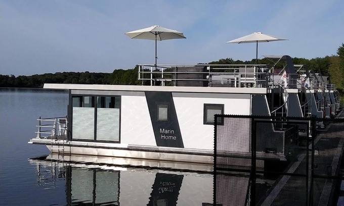 Leuken Boat Rental | Hausboot Leukermeer Well
