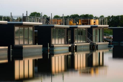 Wangerland Apartment | Hausboot Wangermeer Nordsonne12 mit Sauna