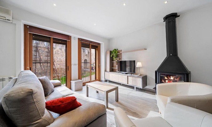 Montblanc House | Hauzify I Vila Ducal