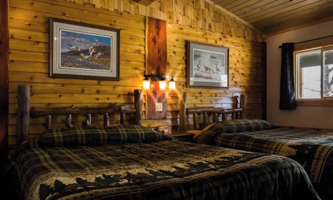 Rice Lake Cabin | Have a peaceful getaway in Room 18 - The Duck Blinds - Curriers Lakeview Lodge