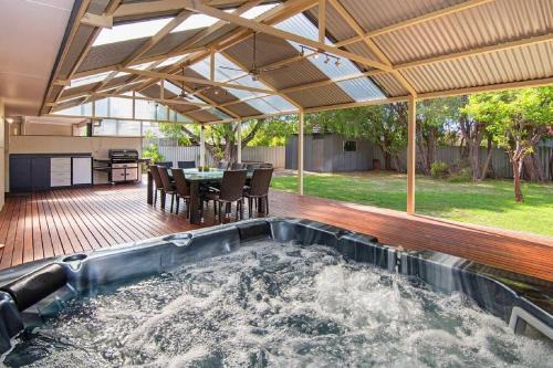 Broadwater House | Haven By the Bay- Short walk to Broadwater beach