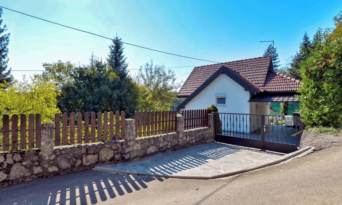 Duga Resa House | Haven Near The River, Donji Zvečaj, Croatia