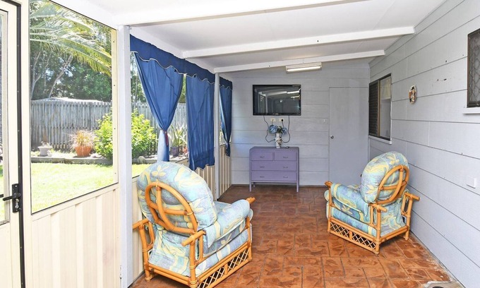 Point Vernon House | Haven On The Point only streets away from the beach