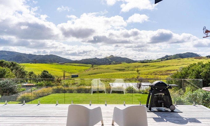 Mangawhai Heads House | Hawk View - Large, sunny house with rural views and great living spaces
