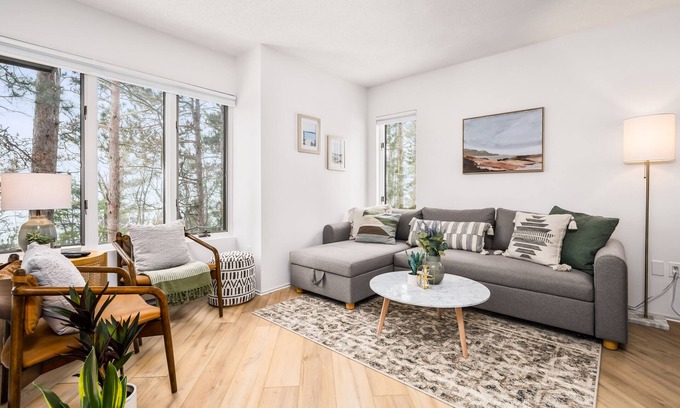 Maple City Condo | Hawks Nest Hideaway - 2 Bed 2 Bath - Screened In Deck