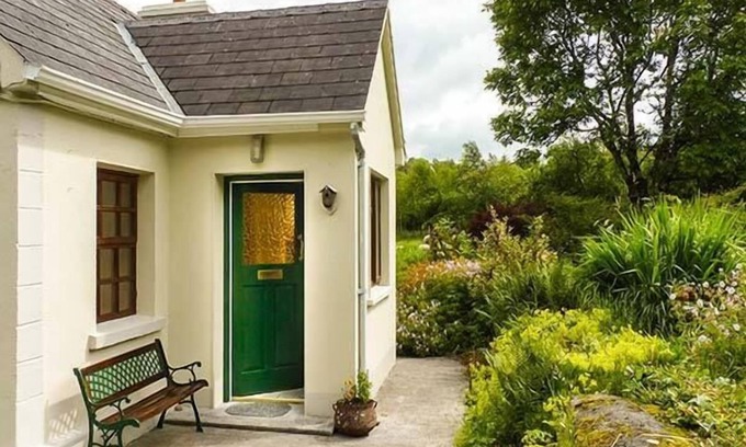 Tubbercurry Cottage | HAWTHORN FARM COTTAGE, family friendly in Curry, County Sligo