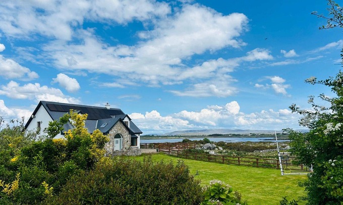 Connemara Ski Chalet | Hawthorn House - Luxurious stay with scenic views