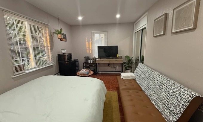 Hawthorne House | Hawthorne Gem - Near SoFi & LAX