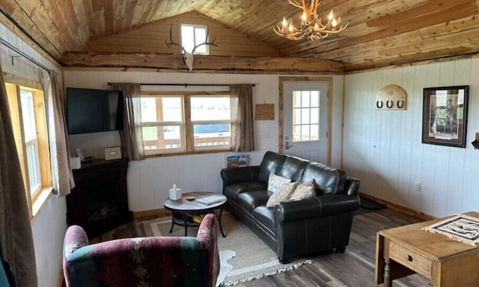 Fort Laramie Cabin | Hayfield Cabin 2, a place to get away from it all!nn