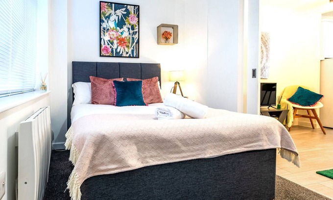 Knebworth Apartment | Haygarth Apartment by Pay As U Stay