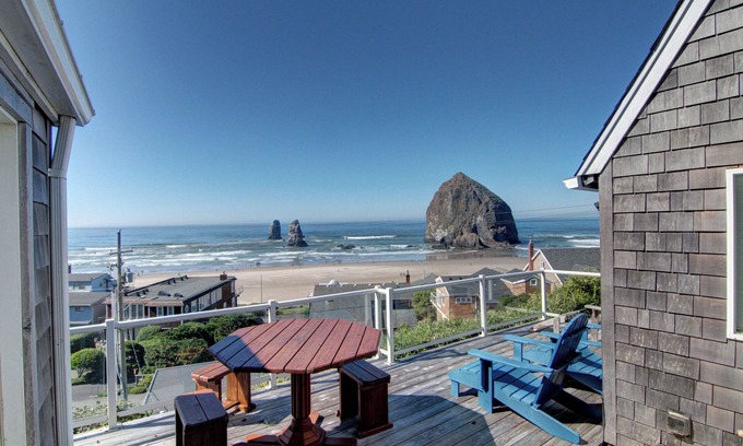 Tolovana Park House | Haystack Haven - Haystack Rock View - Cannon Beach Property Mgmt