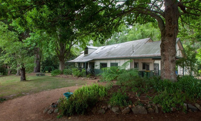 East Warburton House | Hazelwood Cottage | Sleeps 16 | 7 BR | Disabled Access | 1hr 30m to Melbourne